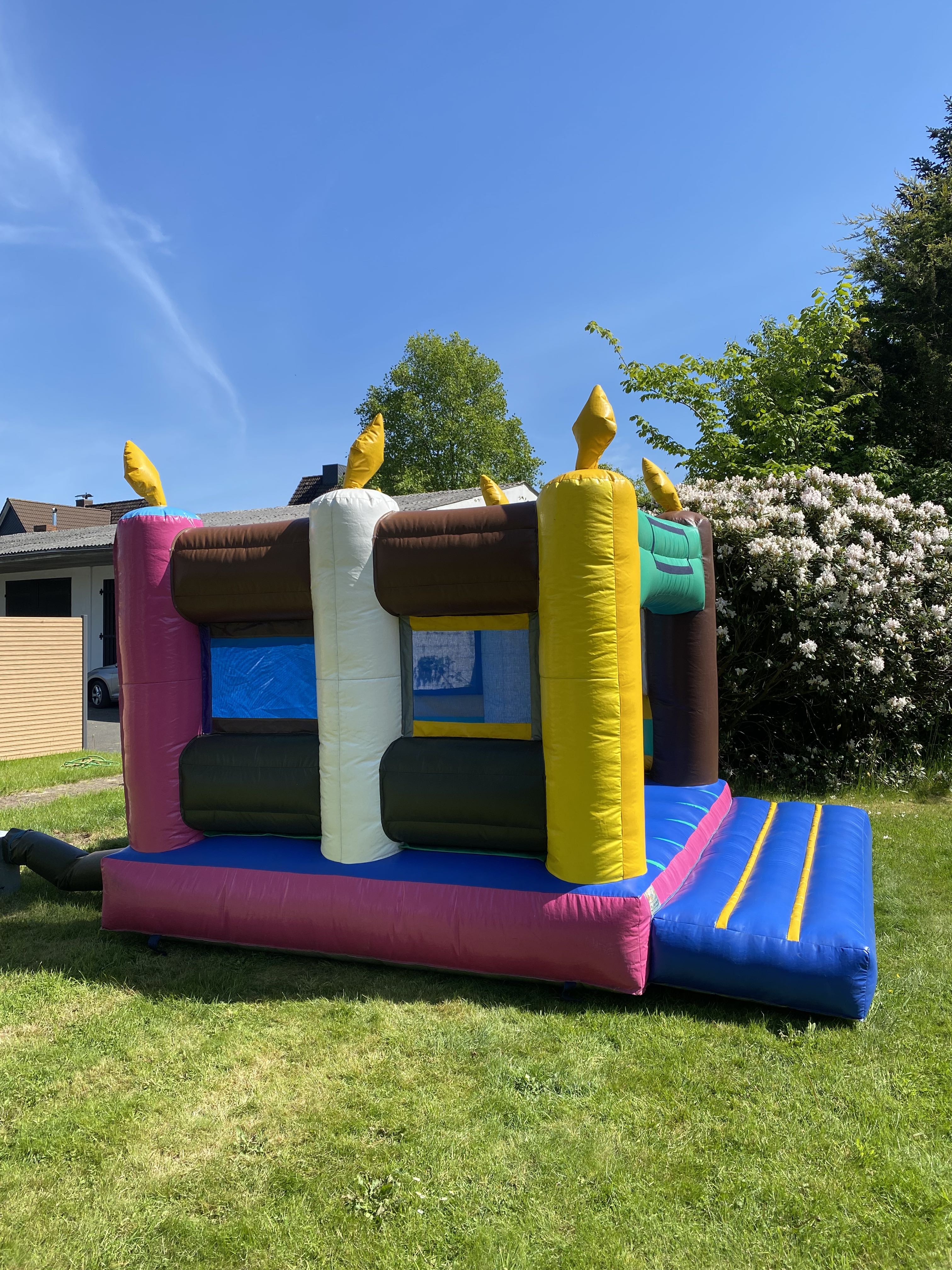 Hüpfburg Torte Bild 2