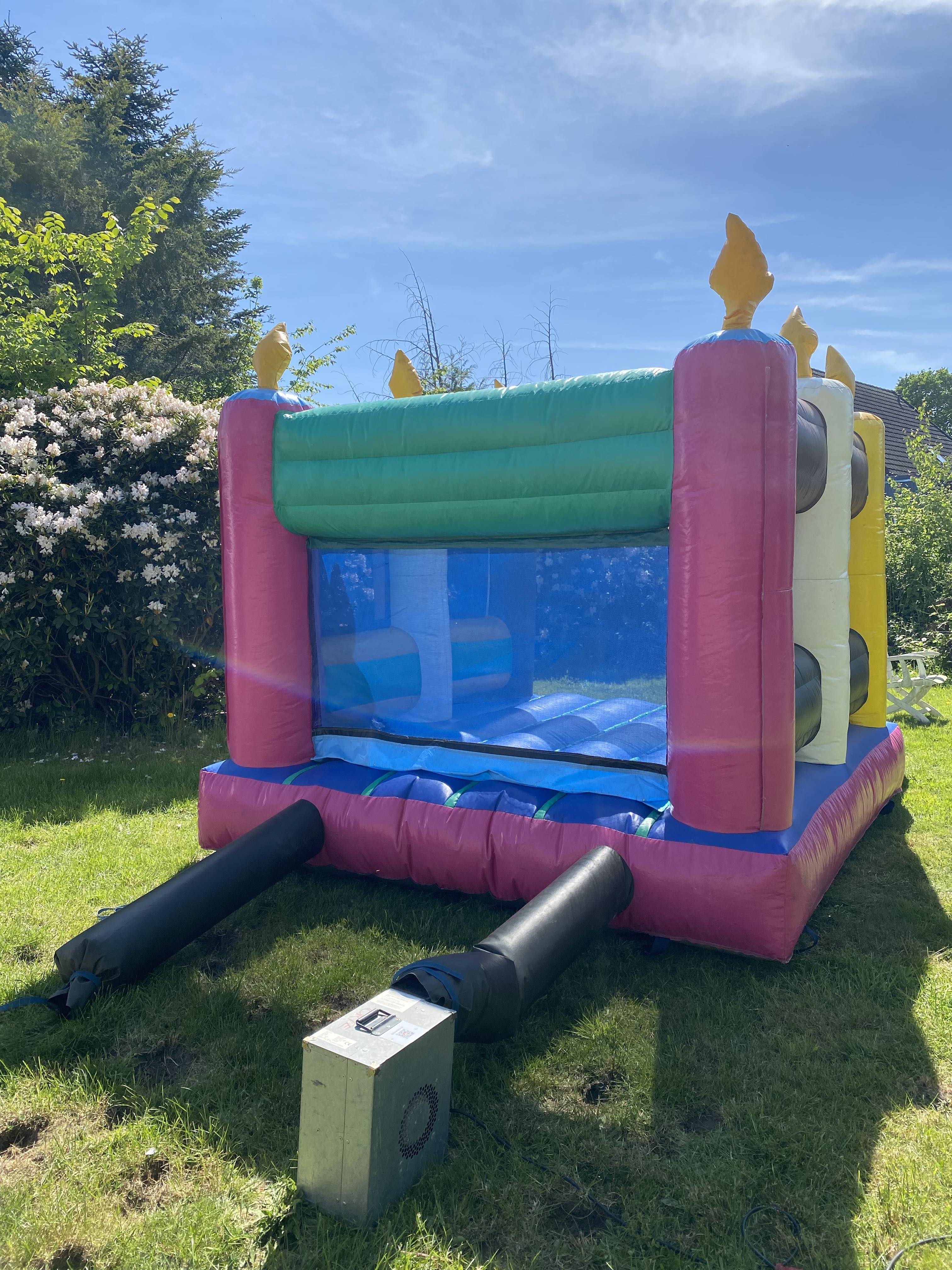 Hüpfburg Torte Bild 3